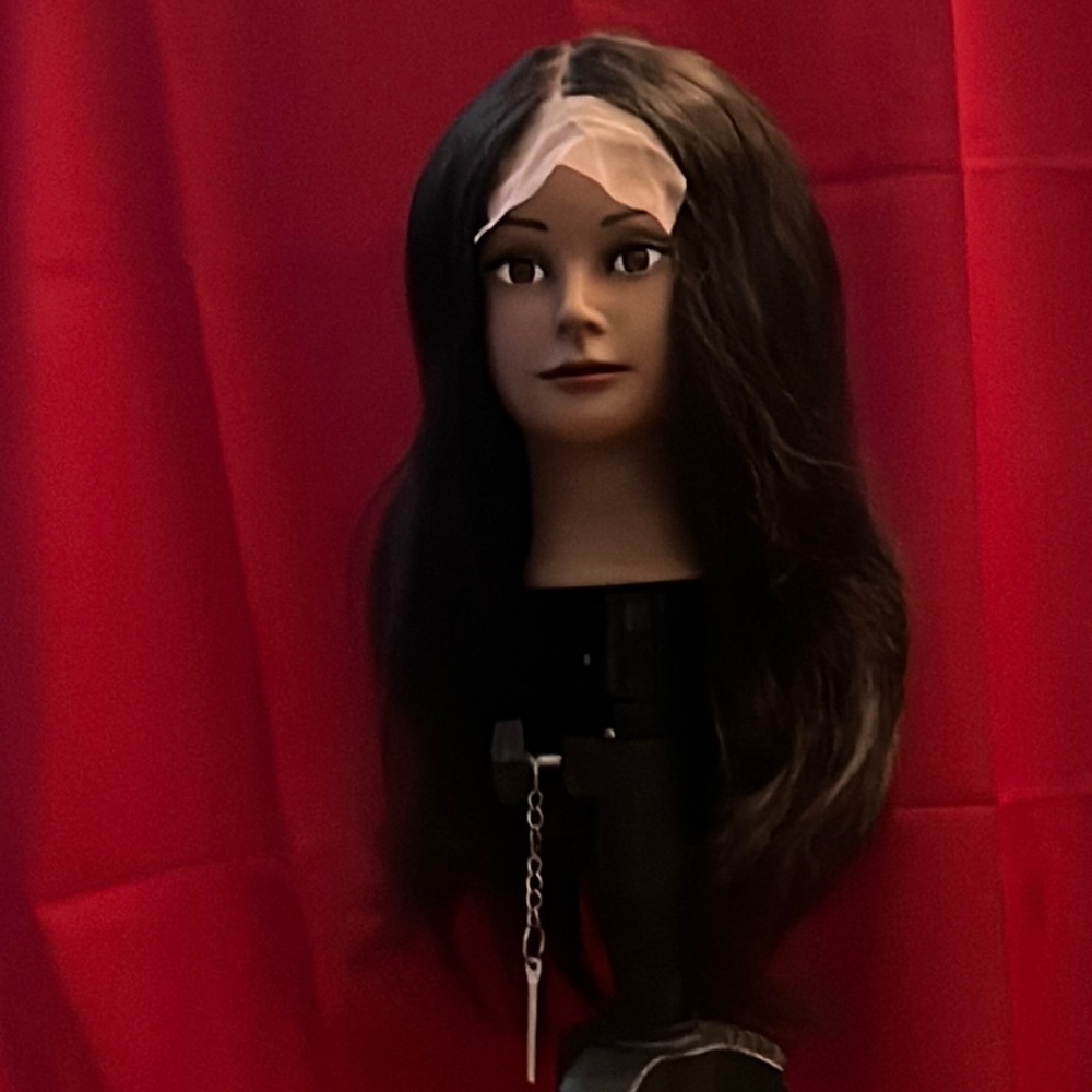 100% Human Brazilian 18in Straight Wig. (New)